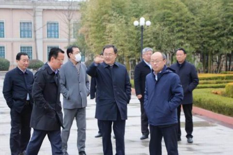 细雨送春归 瑞雪花枝俏 — 青岛市教育局领导期初调研