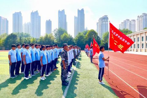 军训会操展风采 磨砺青春好少年