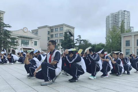 青岛志贤中学初中部地震逃生演练
