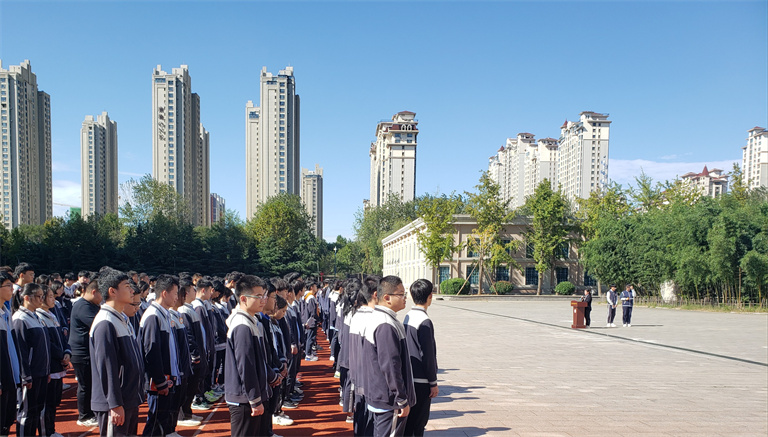 看来岂是寻常色 浓淡由他冰雪中——青岛志贤中学优秀教育工作者王海艳