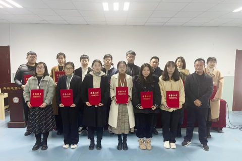 我校举办首届班主任核心素养论坛 暨班级工作中段总结表彰大会