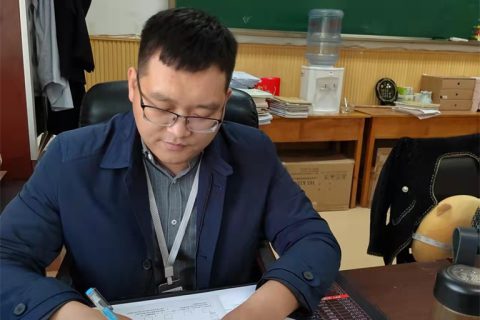 享受播种，静待花开 - 记青岛志贤中学优秀教师刘文昌