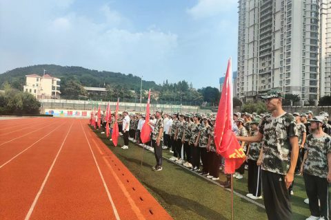 飒爽英姿，书写青春芳华﻿－记青岛志贤中学2022级高一新生军训汇演