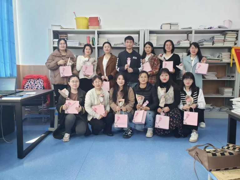 青岛志贤中学庆祝第113个“三八”国际妇女节