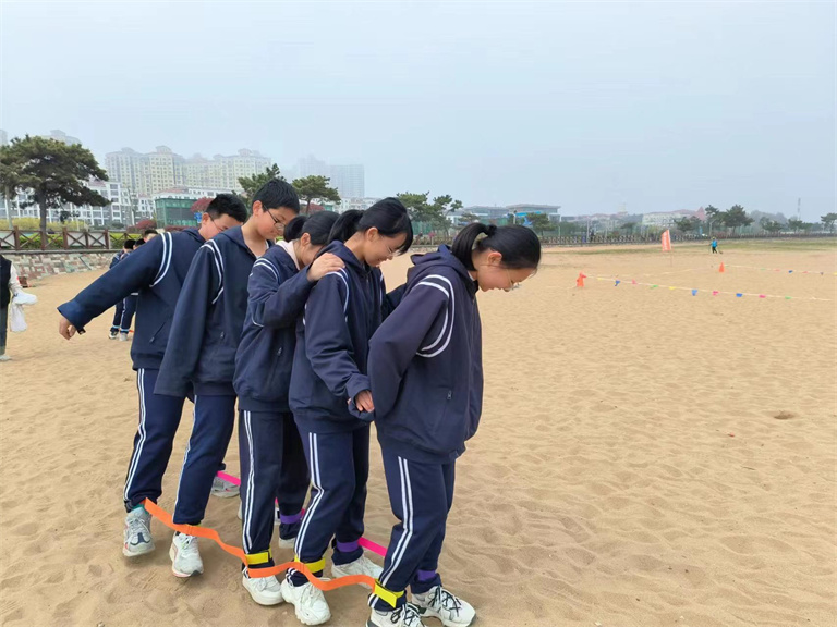 【沐浴阳光 快乐成长】青岛志贤中学初中部沙滩趣味运动会