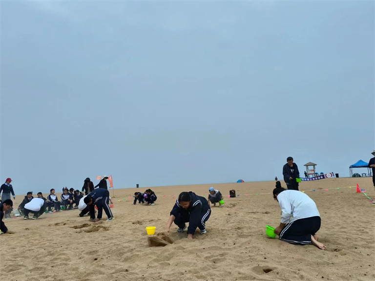 【沐浴阳光 快乐成长】青岛志贤中学初中部沙滩趣味运动会