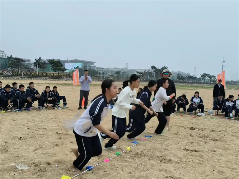 【沐浴阳光 快乐成长】青岛志贤中学初中部沙滩趣味运动会