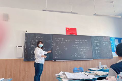 心有千千结，只为树人倾—记青岛志贤中学优秀教师张超怡