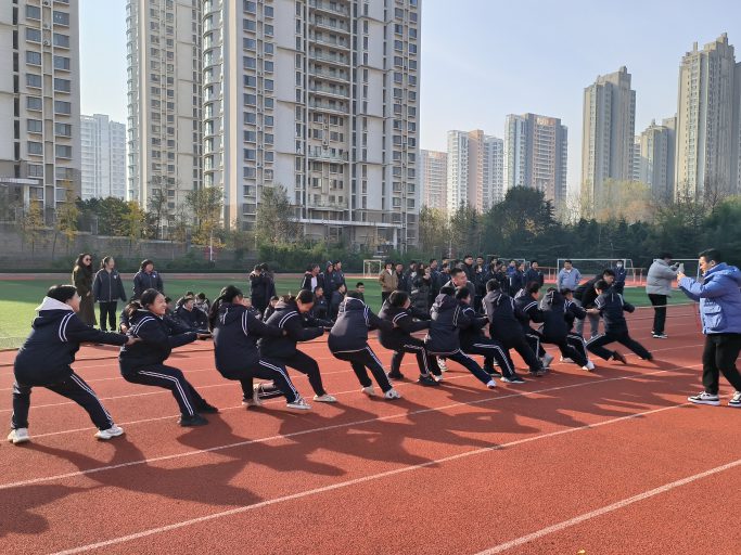 【运动燃激情 青春展风采】青岛志贤中学初中部冬季拔河竞赛