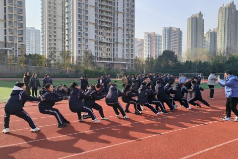 【运动燃激情 青春展风采】青岛志贤中学初中部冬季拔河竞赛