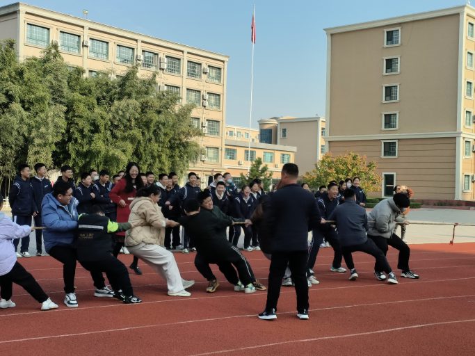 【运动燃激情 青春展风采】青岛志贤中学初中部冬季拔河竞赛