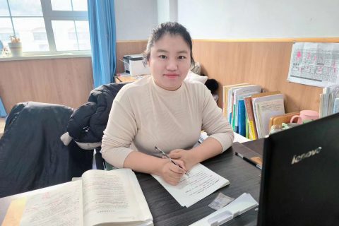 躬耕教坛 强国有我  我身边的优秀教师——殷欣丽