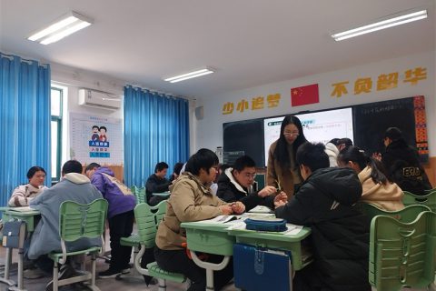青岛西海岸新区教科院专家莅临青岛志贤中学初中部调研指导