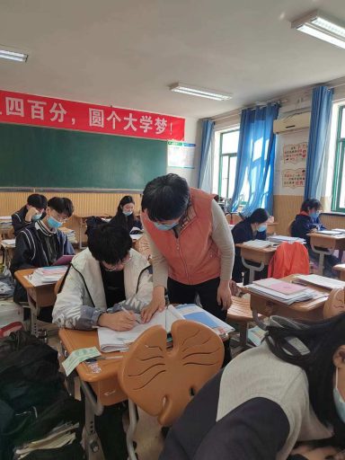 平凡岗位育桃李，为人师者守初心——青岛志贤中学数学组优秀教师毕丽荣