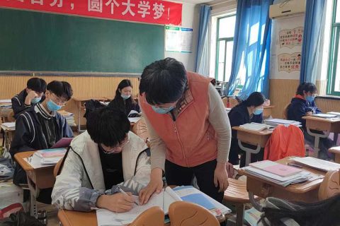 平凡岗位育桃李，为人师者守初心——青岛志贤中学数学组优秀教师毕丽荣