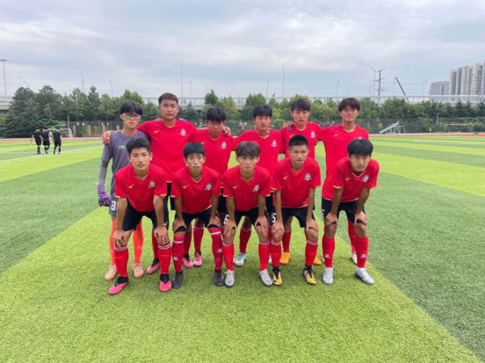 青岛志贤中学男子足球队参加青岛第三十四届“市长杯”高中男子足球比赛