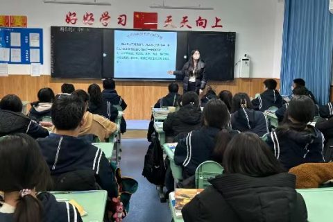 呕心化春雨，倾情撑蓝天——记青岛志贤中学优秀教师吕鸿艳