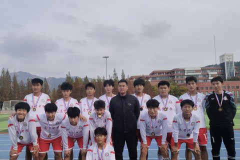 青岛志贤中学参加第三十五届“市长杯”足球比赛活动