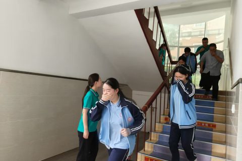 青岛志贤中学初中部消防安全演习