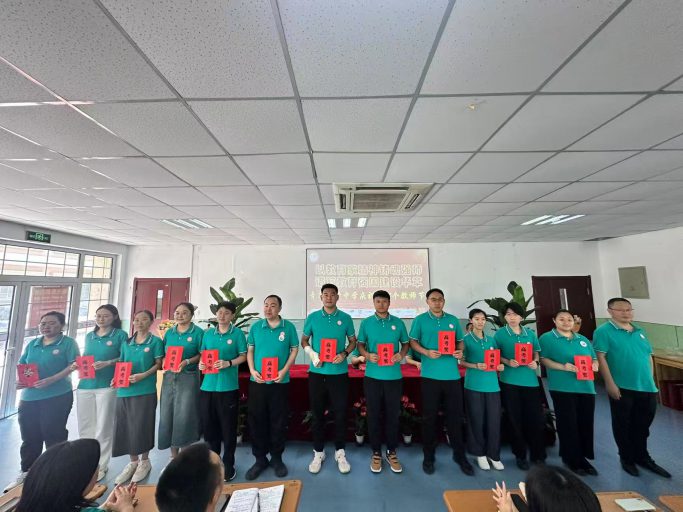 青岛志贤中学庆祝第41个教师节