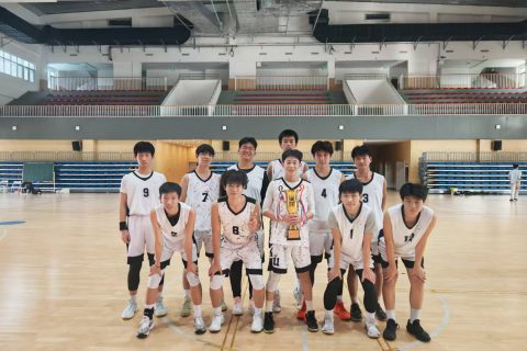 青岛志贤中学斩获"区长杯"篮球赛亚军