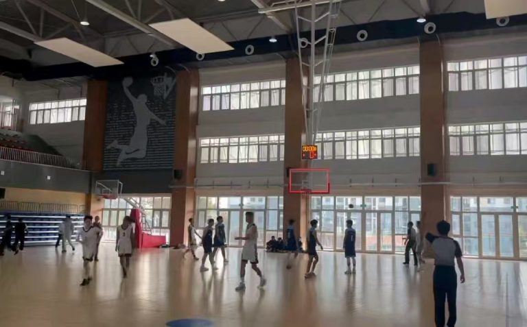 青岛志贤中学斩获"区长杯"篮球赛亚军