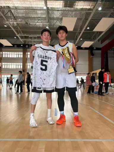 青岛志贤中学斩获"区长杯"篮球赛亚军