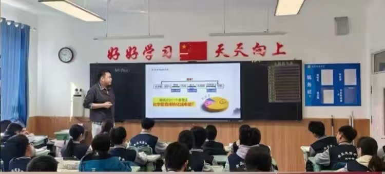 笃行育梦，深耕致远——青岛志贤中学优秀班主任 法晓东