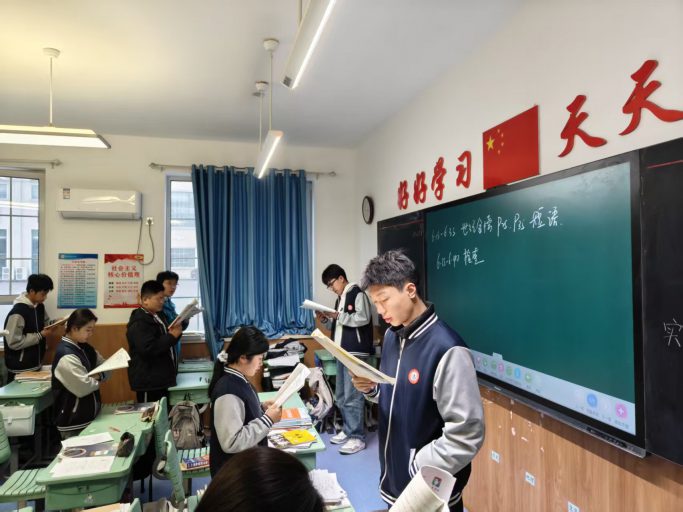 【班级榜样】以青春之力，筑班级之光——记青岛志贤中学高一（一）班优秀班委团队