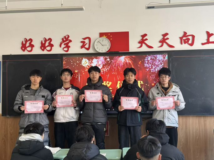 亦师亦训亦守护，育体育心育栋梁——青岛志贤中学优秀班主任  王国凯