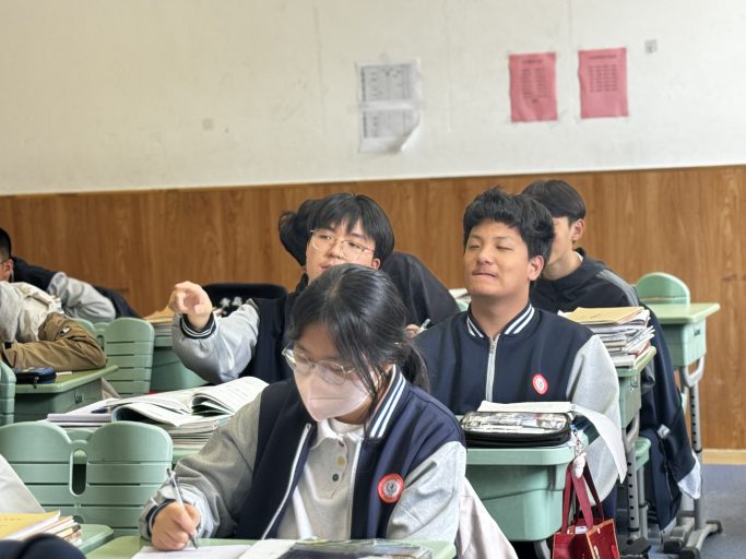 以微光聚星河，以匠心助同窗——青岛志贤中学高一（三）班学科小老师团队风采纪实