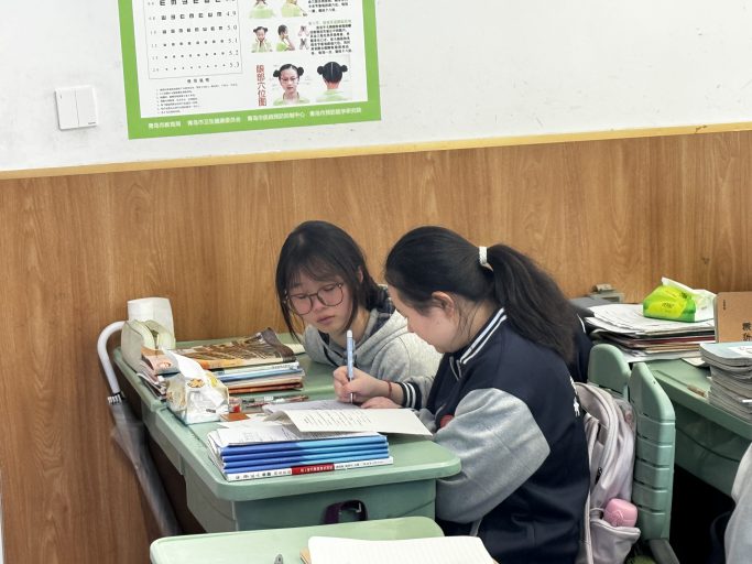 以微光聚星河，以匠心助同窗——青岛志贤中学高一（三）班学科小老师团队风采纪实
