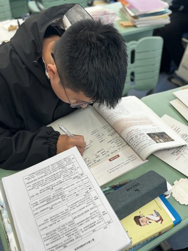 以微光聚星河，以匠心助同窗——青岛志贤中学高一（三）班学科小老师团队风采纪实