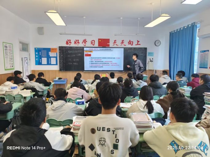 守一树花开 候万千星光——青岛志贤中学优秀班主任郑万鹏