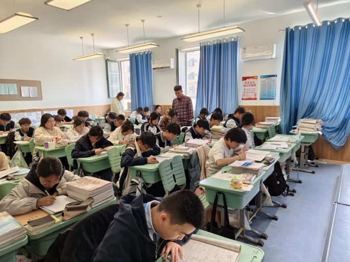 守一树花开 候万千星光——青岛志贤中学优秀班主任郑万鹏