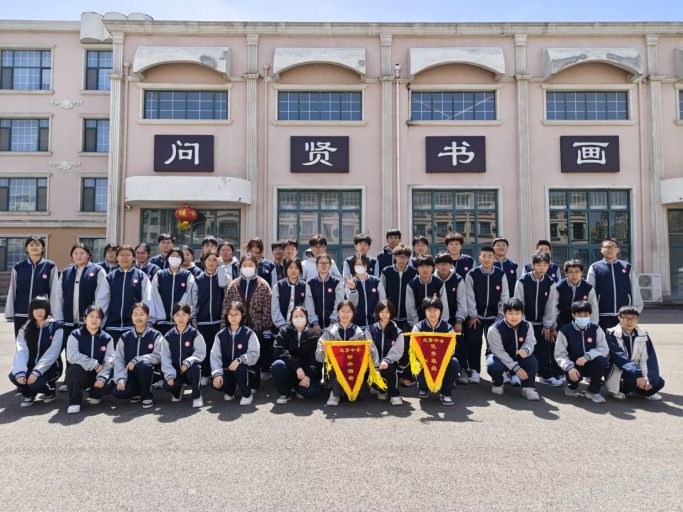 守一树花开 候万千星光——青岛志贤中学优秀班主任郑万鹏