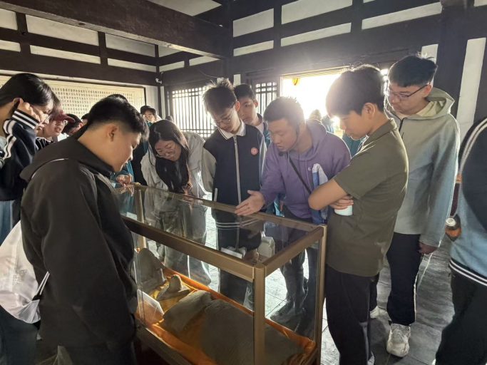 【志贤初中·全环境立德树人】踏古寻踪承文脉，研学知行启新程——青岛志贤中学初中部研学实践活动圆满开展