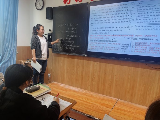 凝心聚力育桃李，深耕思政启新程——青岛志贤中学高中部政治组风采展示