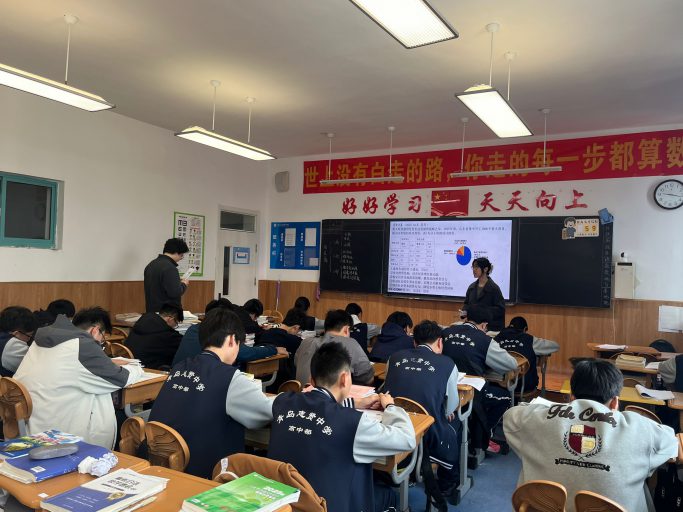 凝心聚力育桃李，深耕思政启新程——青岛志贤中学高中部政治组风采展示