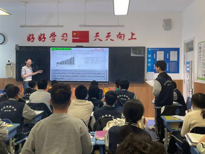凝心聚力育桃李，深耕思政启新程——青岛志贤中学高中部政治组风采展示
