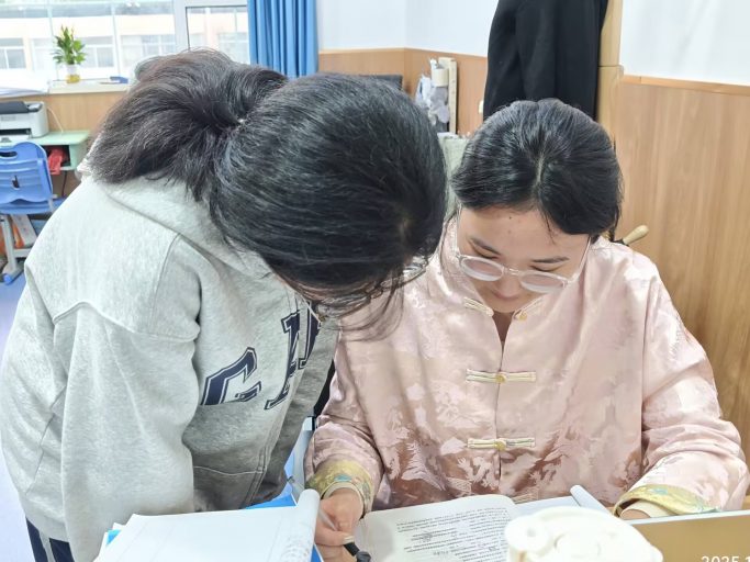 凝心聚力育桃李，深耕思政启新程——青岛志贤中学高中部政治组风采展示