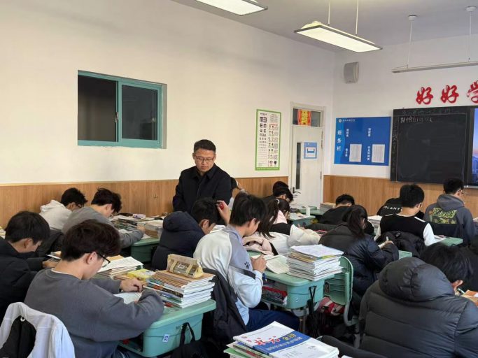 凝心聚力育桃李，深耕思政启新程——青岛志贤中学高中部政治组风采展示