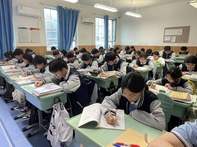 聚力逐光，不负韶华——青岛志贤中学高一六班学习小组成长纪实