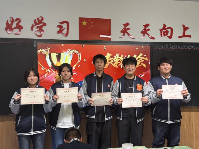 聚力同行，逐光而上——青岛志贤中学高一七班优秀学习小组成长纪实