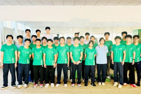 以运动铸筋骨，以笃学赴山海——青岛志贤中学2025级8班滚烫日常