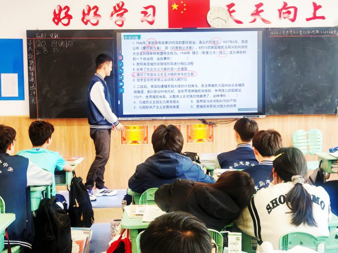 以运动铸筋骨，以笃学赴山海——青岛志贤中学2025级8班滚烫日常