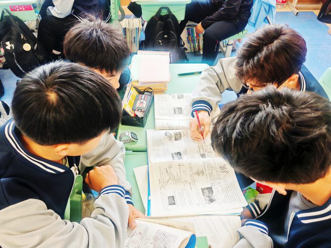 以运动铸筋骨，以笃学赴山海——青岛志贤中学2025级8班滚烫日常