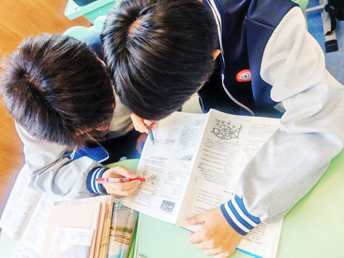 以运动铸筋骨，以笃学赴山海——青岛志贤中学2025级8班滚烫日常