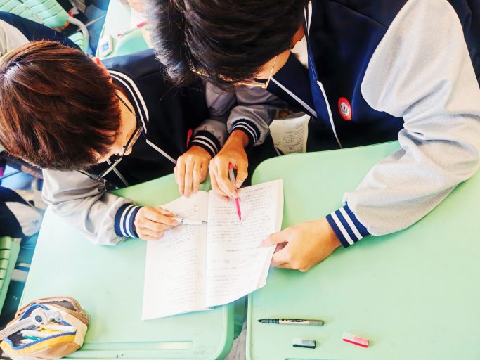 以运动铸筋骨，以笃学赴山海——青岛志贤中学2025级8班滚烫日常