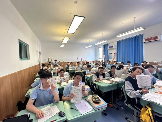 以数理为翼，赴青春山海——记青岛志贤中学2024级1班